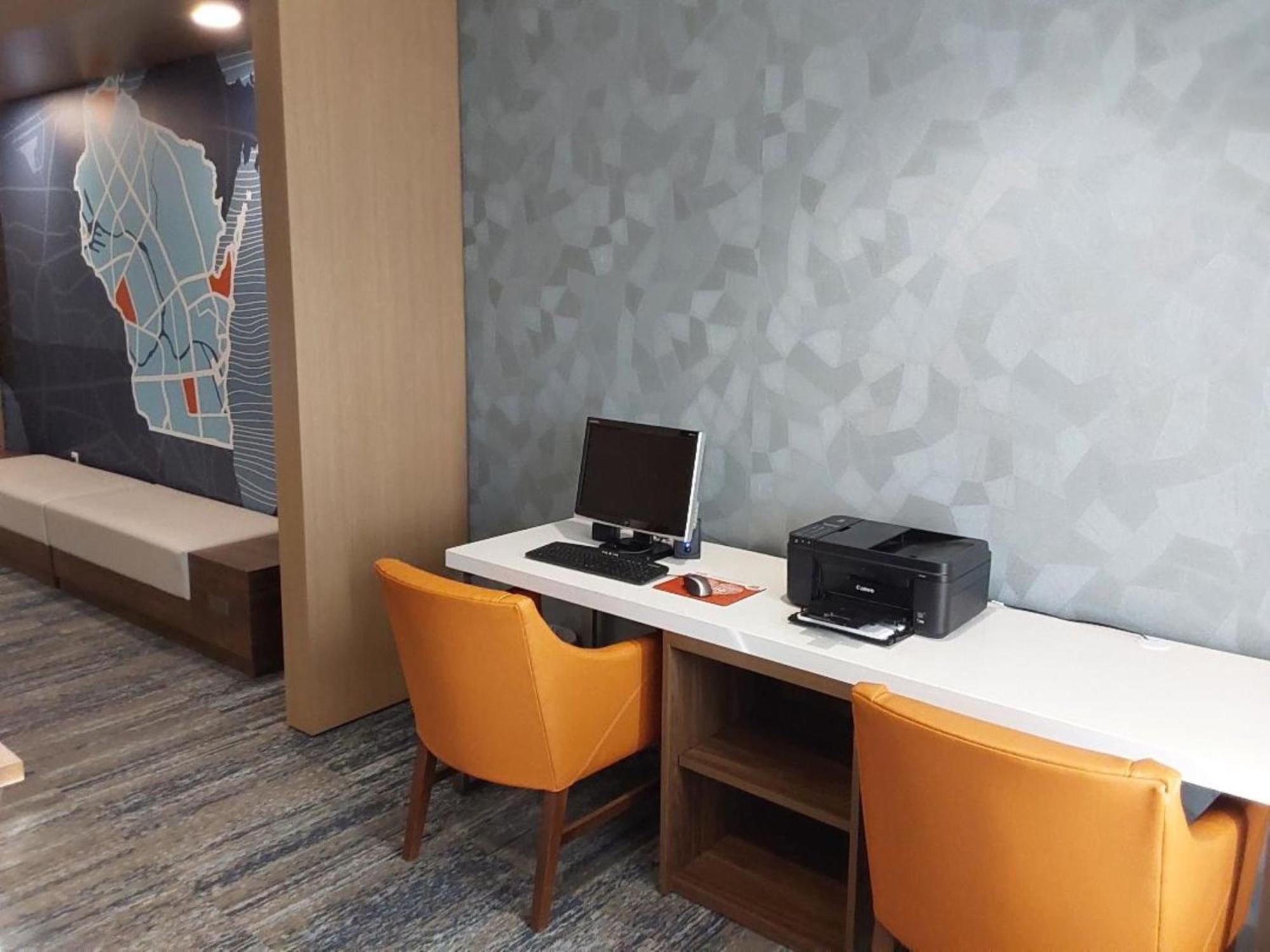 Holiday Inn Express Hotel & Suites Antigo By Ihg Exterior foto