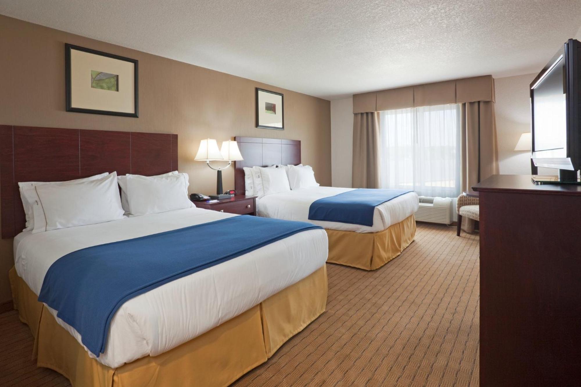 Holiday Inn Express Hotel & Suites Antigo By Ihg Exterior foto